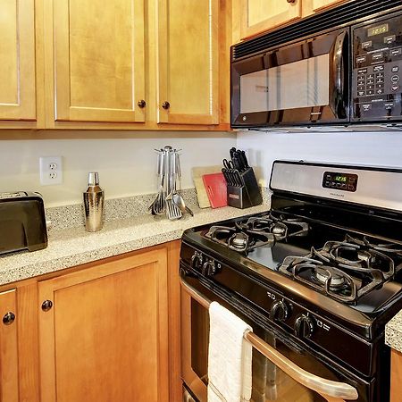 Restaurant Row Townhouse 2 King Bedrooms ลุยส์วิลล์ ภายนอก รูปภาพ