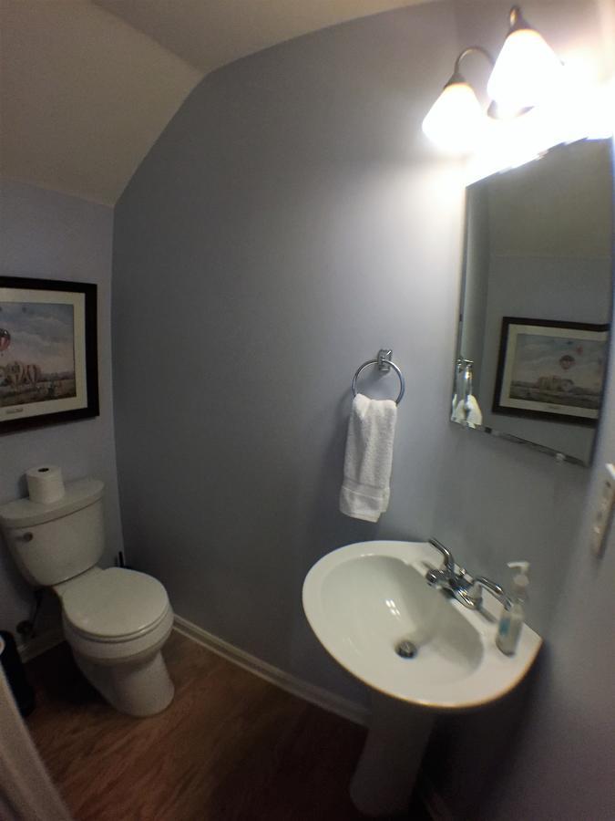 Restaurant Row Townhouse 2 King Bedrooms ลุยส์วิลล์ ภายนอก รูปภาพ