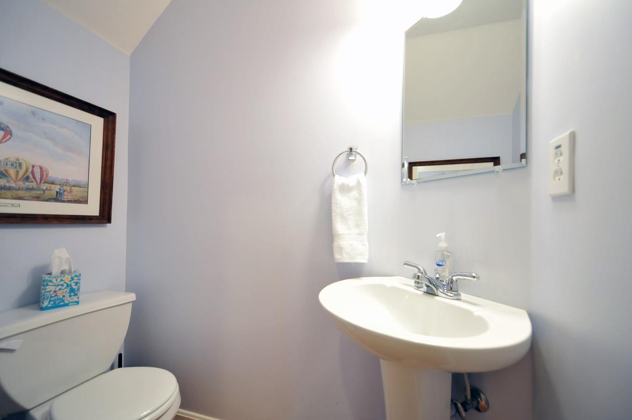 Restaurant Row Townhouse 2 King Bedrooms ลุยส์วิลล์ ภายนอก รูปภาพ